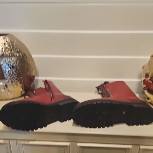 New Women's Lace-Up Red Leather Combat Boots - Picture 4 of 4